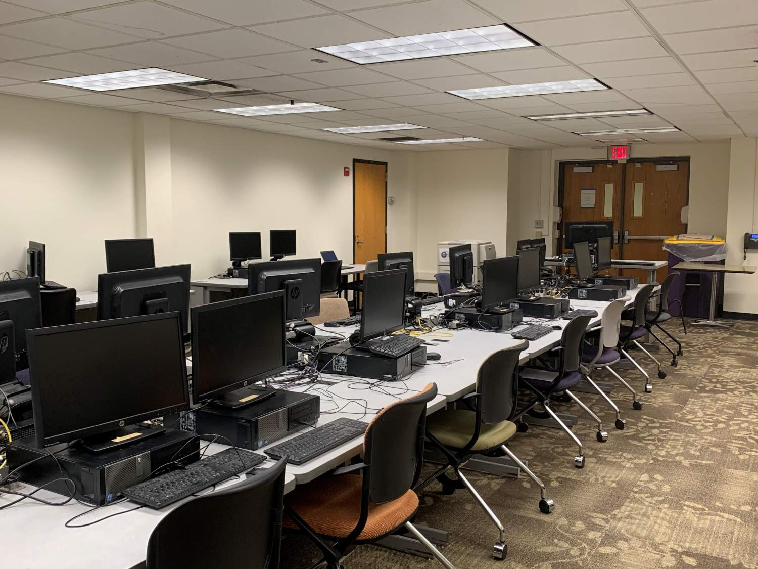 Picture of the computer lab